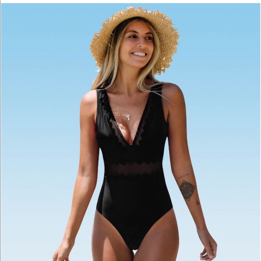 Cupshe one pieces swimsuit lace new size Large